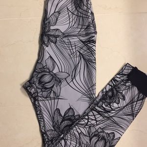 Reversible BEYOND YOGA leggings
